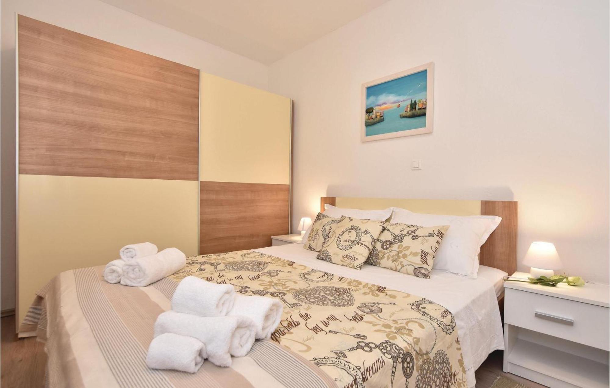 Lovely Home In Split With Jacuzzi 외부 사진