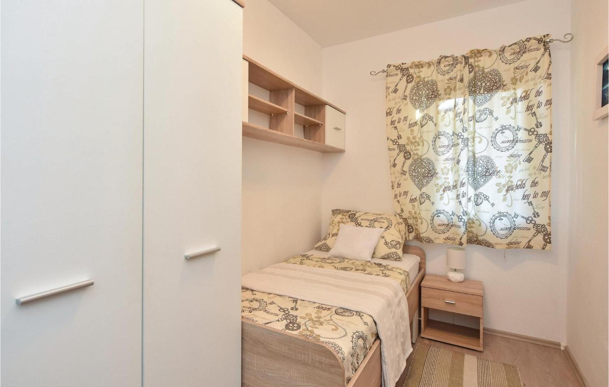 Lovely Home In Split With Jacuzzi 외부 사진