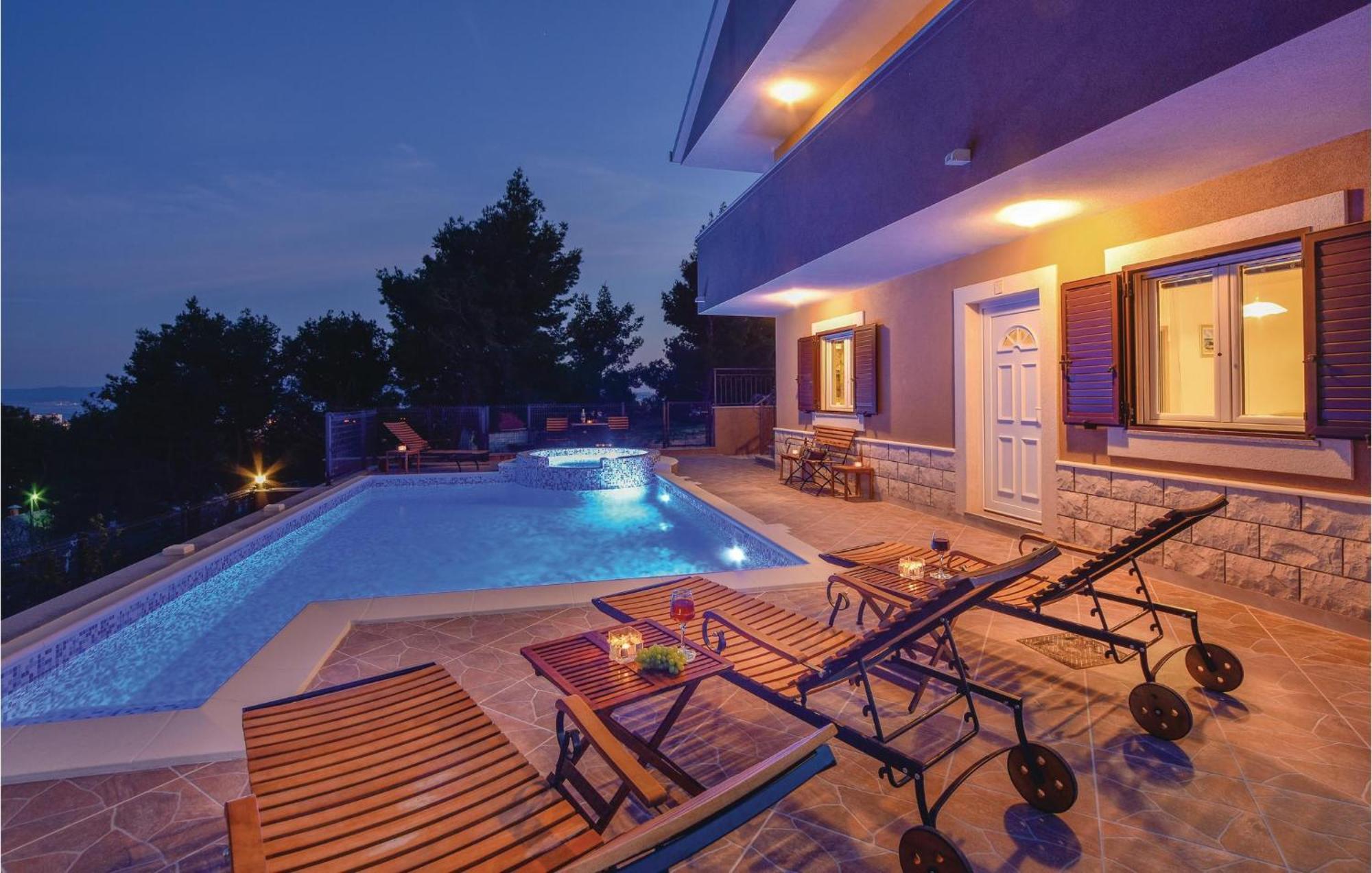 Lovely Home In Split With Jacuzzi 외부 사진