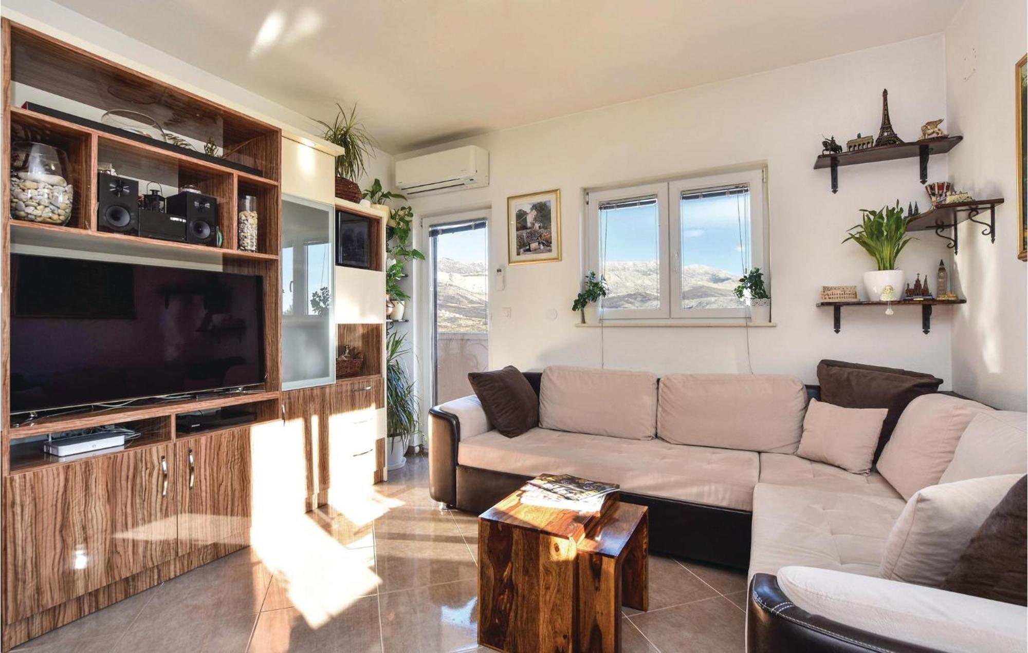 Lovely Home In Split With Jacuzzi 외부 사진