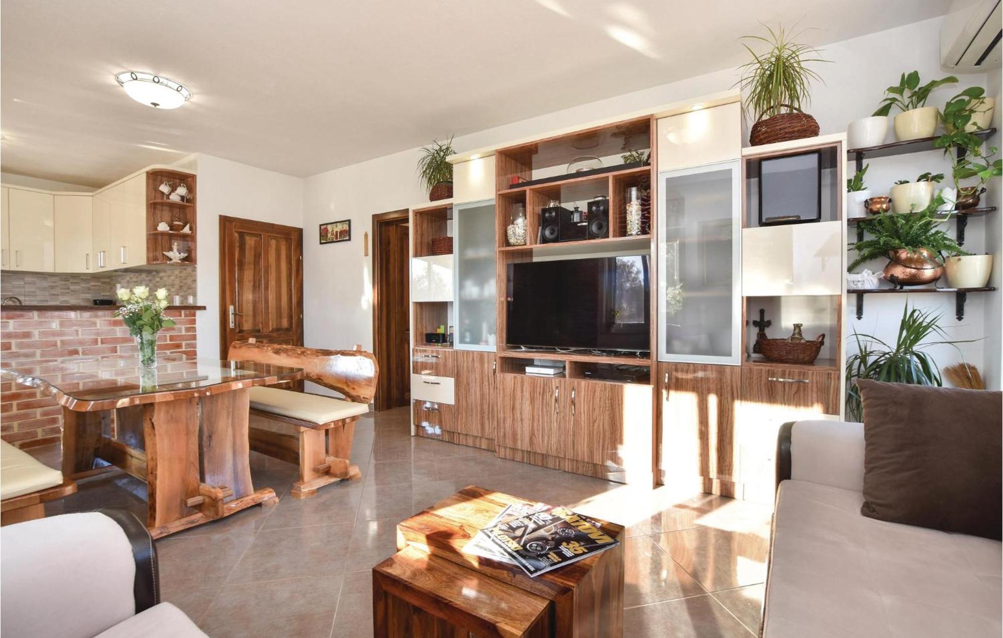 Lovely Home In Split With Jacuzzi 외부 사진