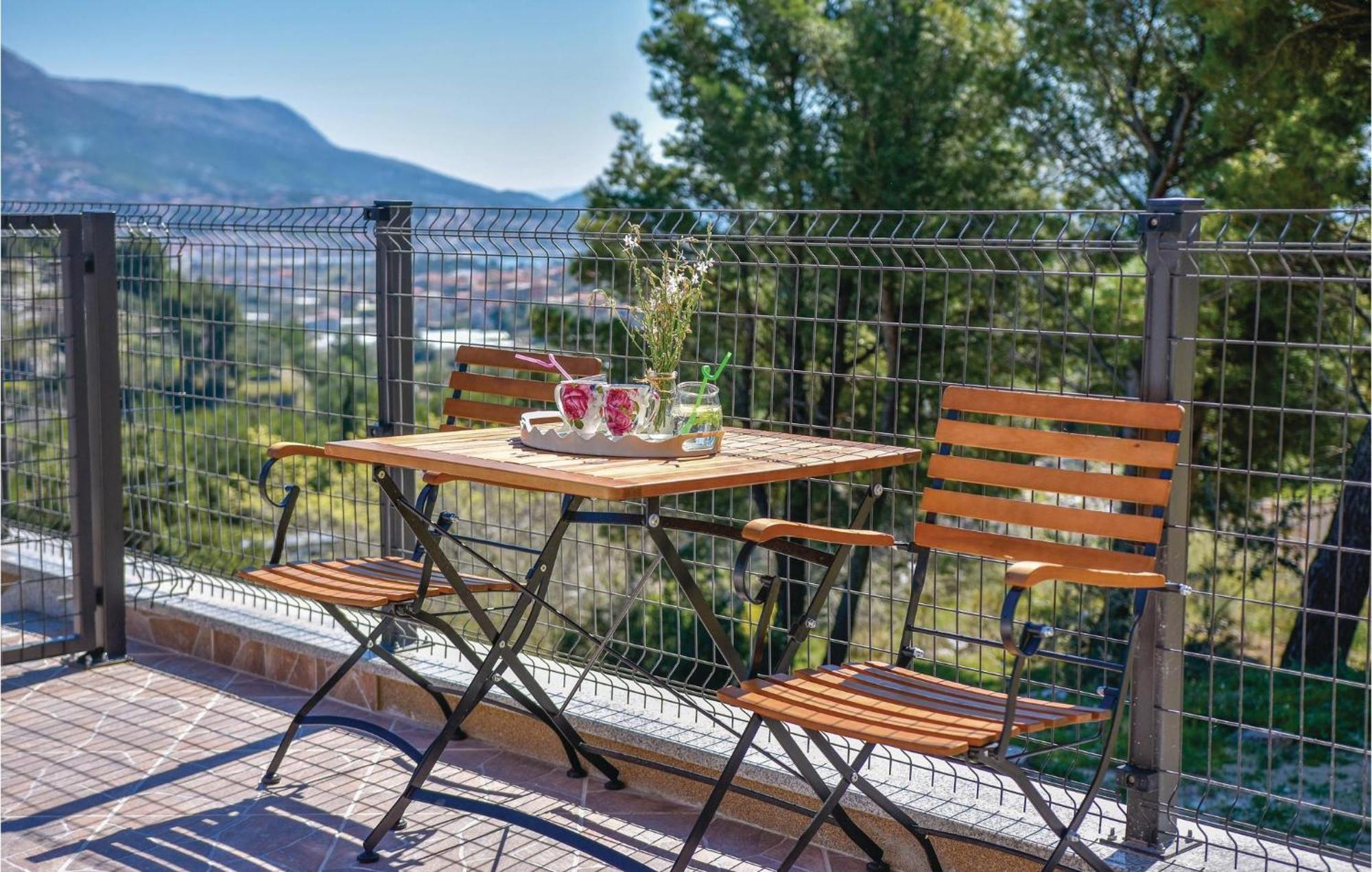Lovely Home In Split With Jacuzzi 외부 사진