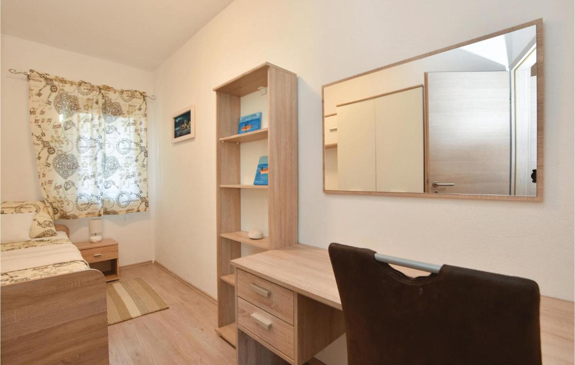 Lovely Home In Split With Jacuzzi 외부 사진