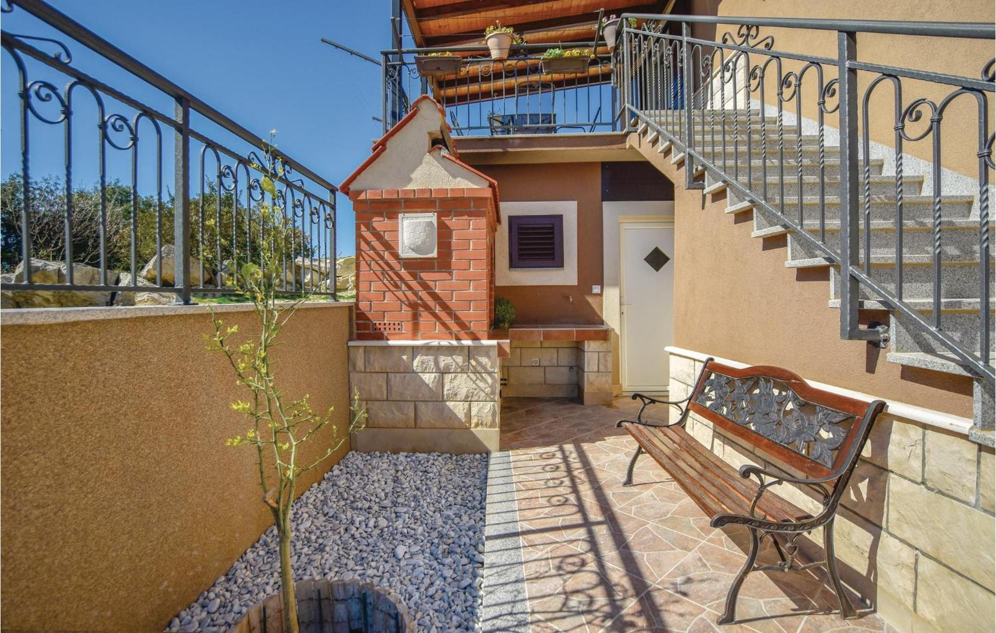 Lovely Home In Split With Jacuzzi 외부 사진