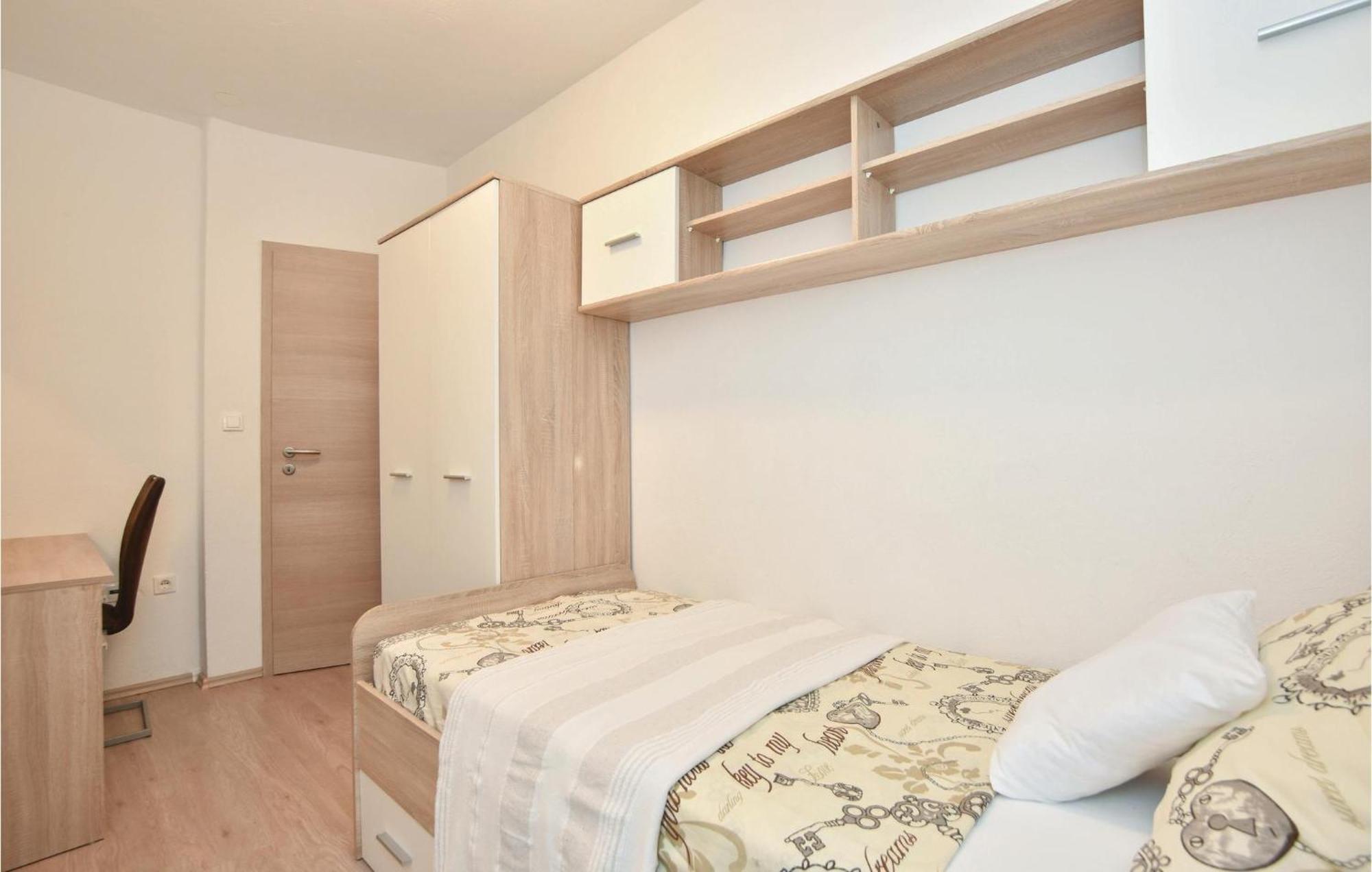 Lovely Home In Split With Jacuzzi 외부 사진