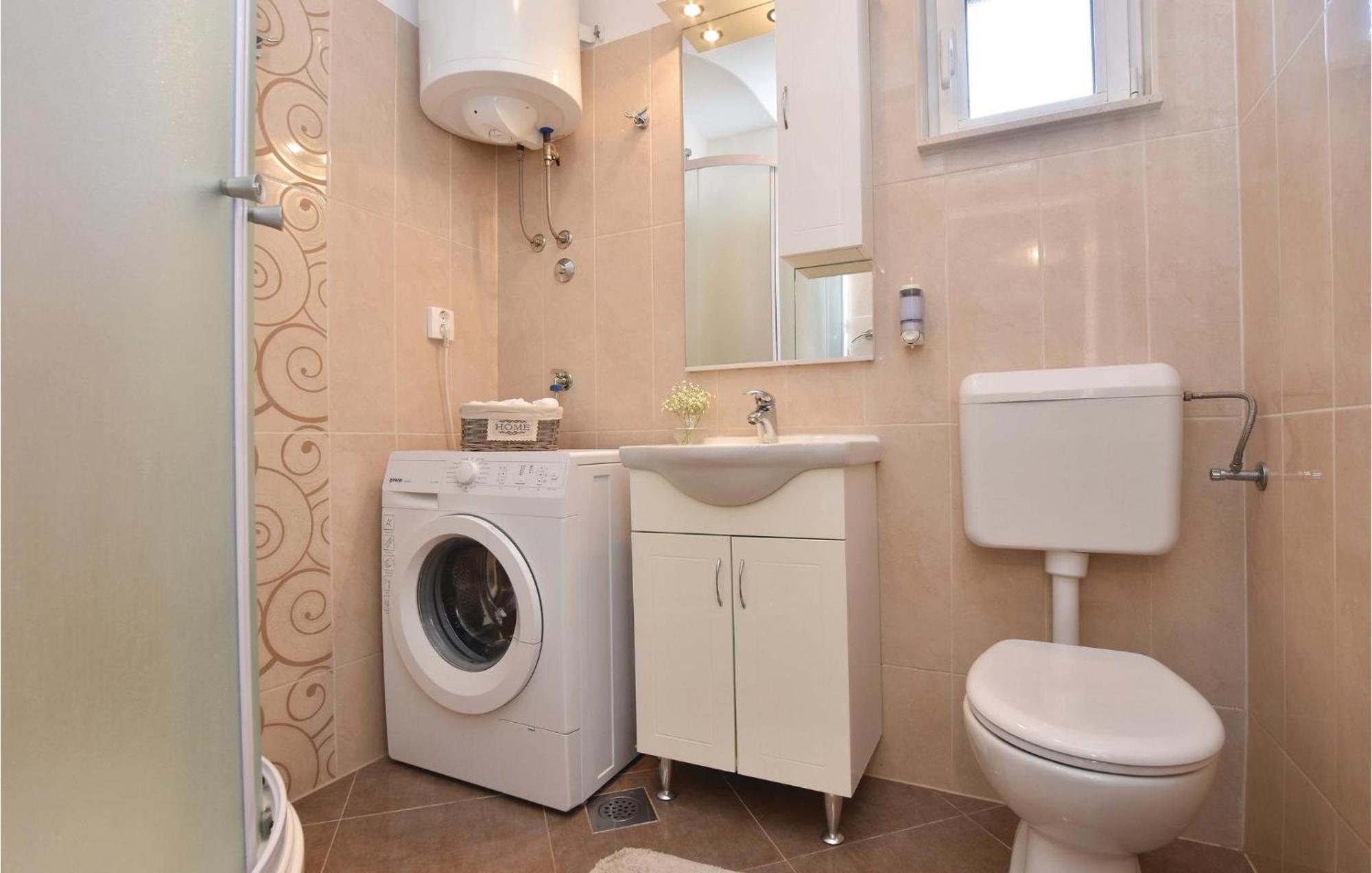 Lovely Home In Split With Jacuzzi 외부 사진