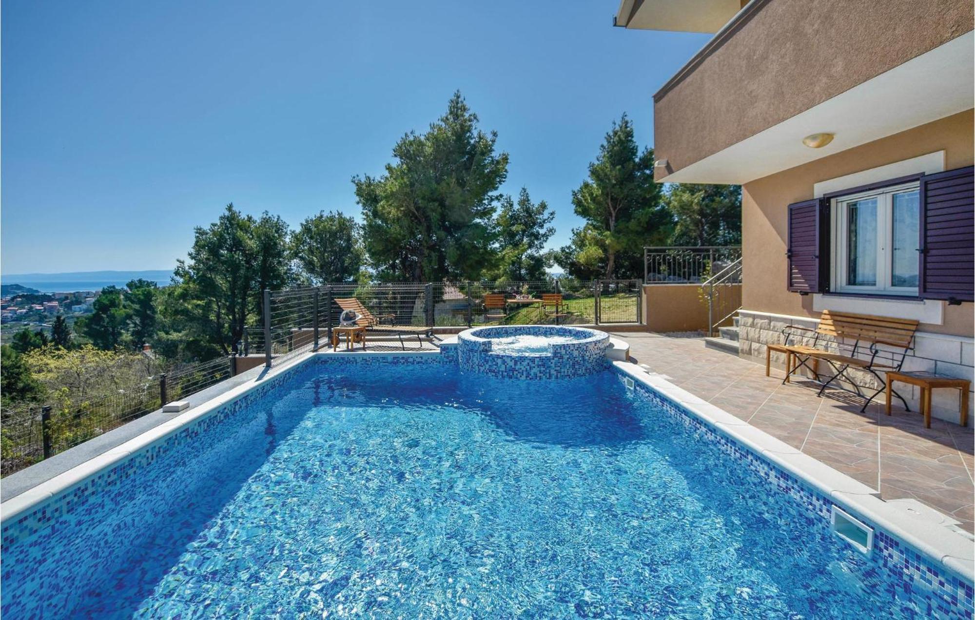Lovely Home In Split With Jacuzzi 외부 사진